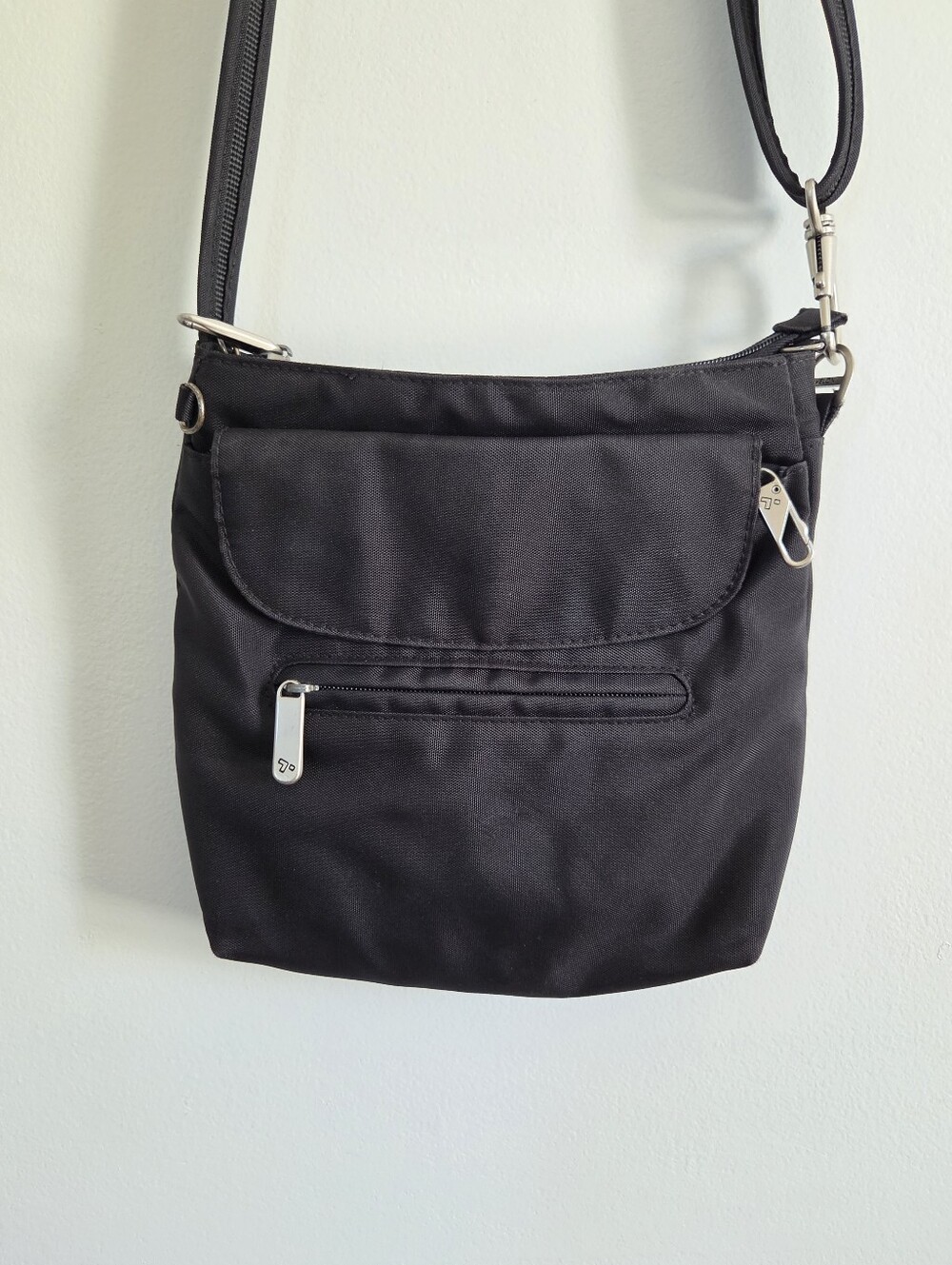 Travelon Anti Theft Crossbody Bag